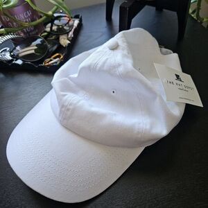 $5 WHEN BUNDLED 🍇 NWT Womens Hat White Adjustable One Size Fits Most